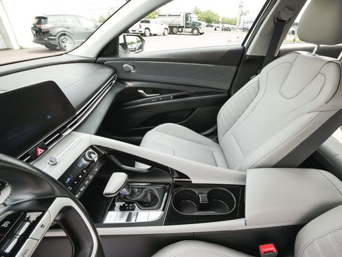 Used 2023 Hyundai Elantra Limited w/ Cargo Package FWD image 36