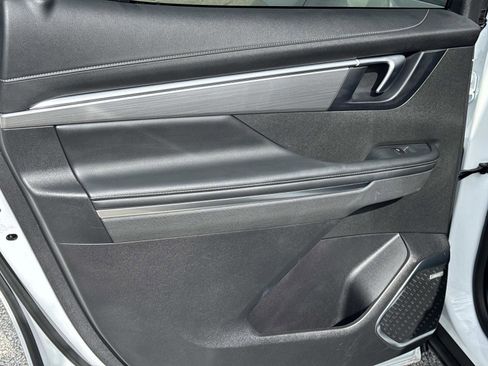 Used 2025 Buick Enclave Preferred image 11