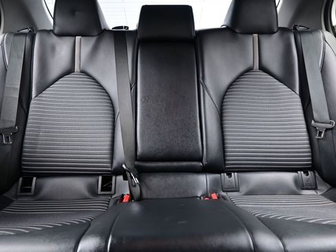 Used 2021 Toyota Camry SE w/ Cold Weather Package image 16