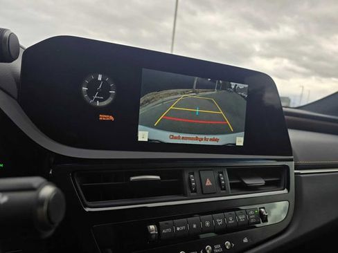 Used 2025 Lexus ES 300h w/ Premium Package image 28