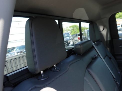 Used 2022 Chevrolet Silverado 1500 LT Trail Boss image 38