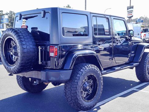 Used 2016 Jeep Wrangler Unlimited Sahara w/ Connectivity Group image 17