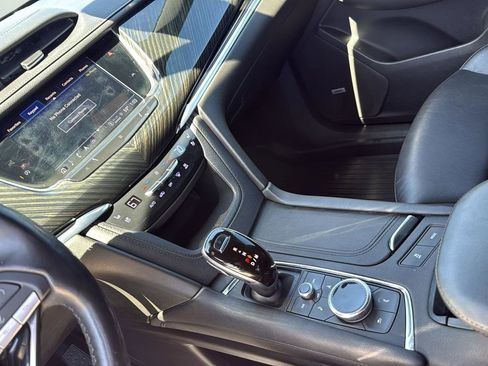 Used 2021 Cadillac XT6 Premium Luxury image 19