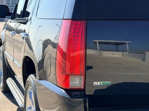 Used 2012 Cadillac Escalade Luxury image 52