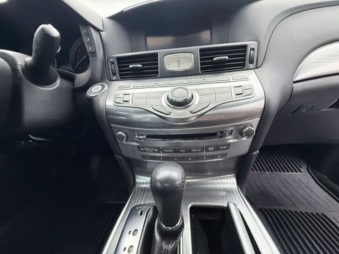 Used 2017 INFINITI Q70 L 3.7 AWD/4WD image 13