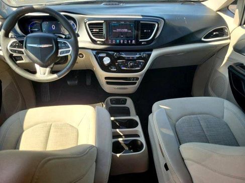 Used 2018 Chrysler Pacifica Touring Plus image 13