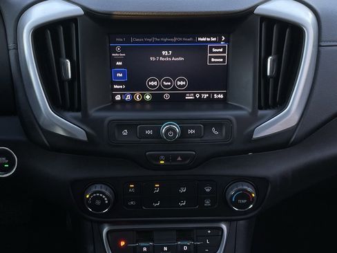 Used 2024 GMC Terrain SLE image 17