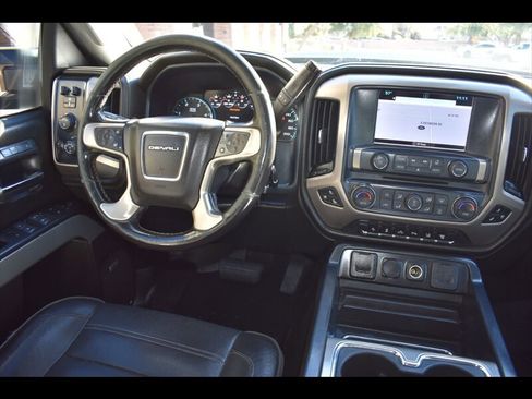 Used 2018 GMC Sierra 3500 Denali image 27