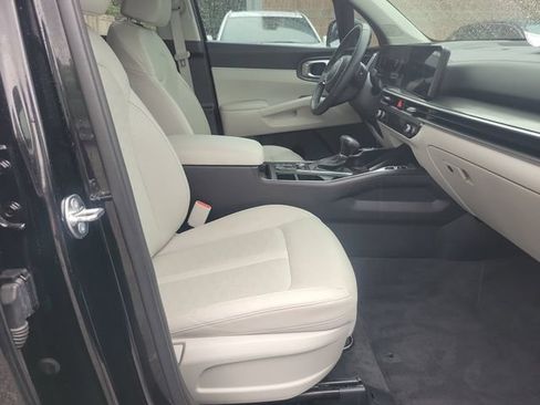 Used 2025 Kia Sorento S FWD image 24