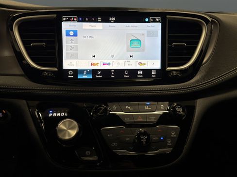 New 2026 Chrysler Pacifica Select AWD/4WD image 12