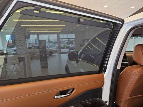 New 2026 Nissan Pathfinder Platinum w/ Cargo Package AWD/4WD image 27