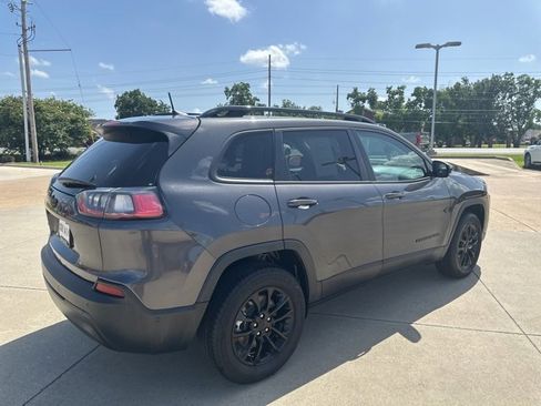 Used 2023 Jeep Cherokee Altitude Lux image 9