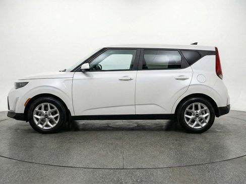 Used 2025 Kia Soul LX w/ LX Technology Package image 5