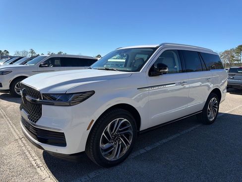 New 2026 Lincoln Navigator Reserve image 2