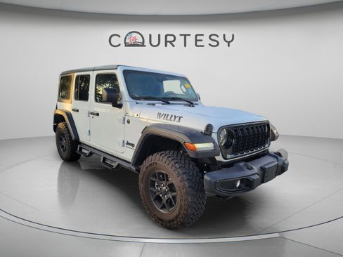 Used 2025 Jeep Wrangler Unlimited Sport AWD/4WD image 4