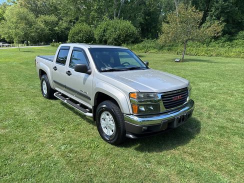 Used 2005 GMC Canyon SLE AWD/4WD image 1