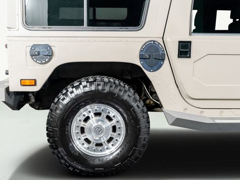 Used 2003 HUMMER H1 4-Door Wagon image 8