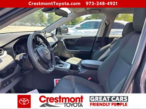 Used 2022 Toyota RAV4 LE AWD/4WD image 16