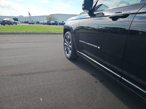 Used 2023 Jeep Grand Cherokee Overland w/ Luxury Tech Group IV image 14