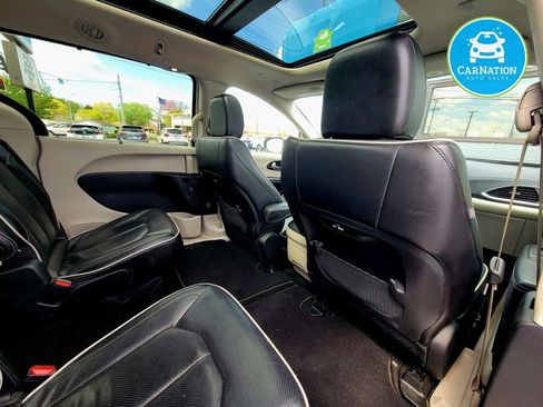 Used 2023 Chrysler Pacifica Limited image 12