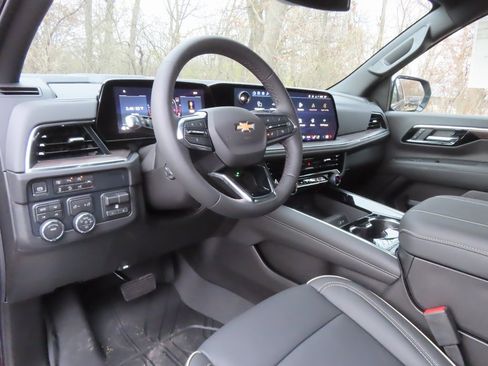 New 2026 Chevrolet Suburban Premier image 24