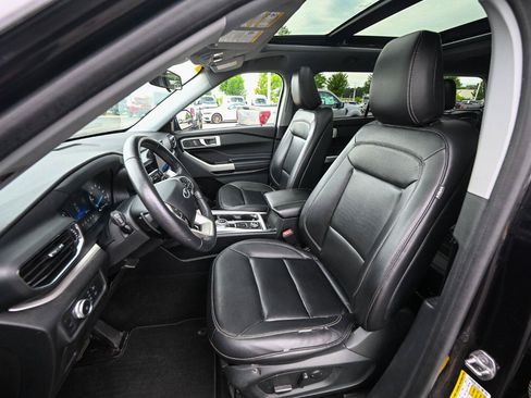 Used 2020 Ford Explorer XLT w/ Equipment Group 202A AWD/4WD image 19