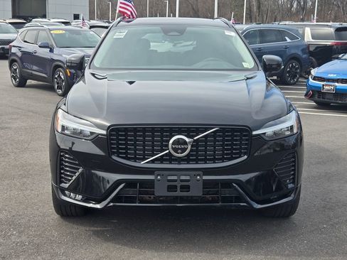 Used 2025 Volvo XC60 B5 Plus image 2