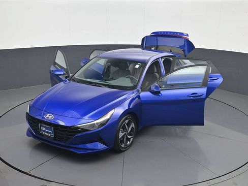 Certified 2023 Hyundai Elantra SEL w/ Convenience Package FWD image 31