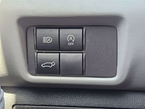 Used 2023 Toyota Highlander XLE FWD image 27