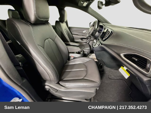 New 2027 Chrysler Pacifica Select FWD image 27
