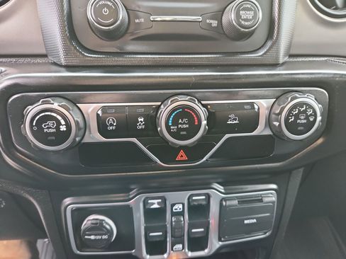 Used 2020 Jeep Gladiator Sport w/ Quick Order Package 24S image 16