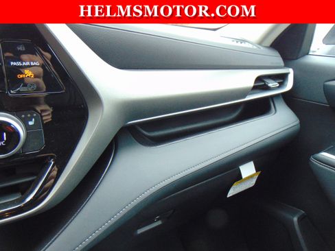 Used 2025 Toyota Highlander XLE image 22