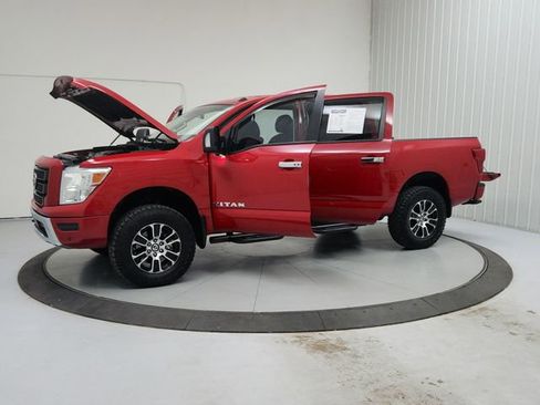 Used 2021 Nissan Titan SV w/ SV Convenience Package AWD/4WD image 11