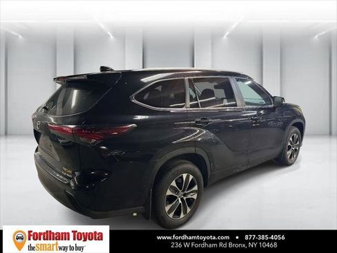 Certified 2025 Toyota Highlander XLE image 7