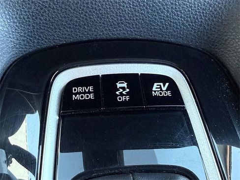 Used 2025 Toyota Corolla LE image 19