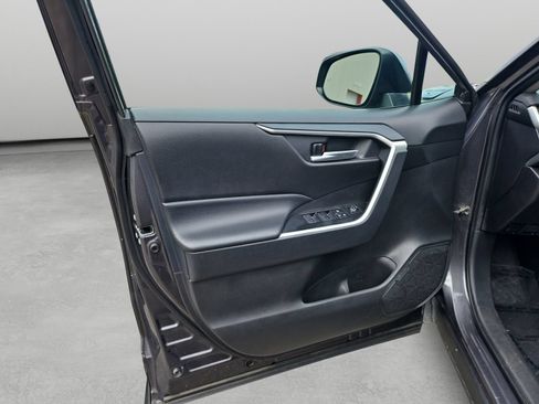 Used 2025 Toyota RAV4 XLE AWD/4WD image 34
