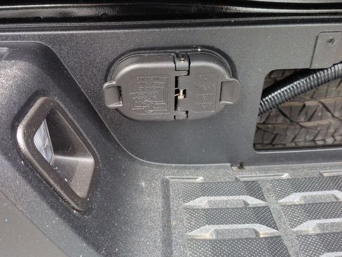 Used 2019 Toyota Tacoma TRD Sport w/ TRD Premium Sport Package AWD/4WD image 21