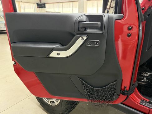 Used 2014 Jeep Wrangler Rubicon w/ Power Convenience Group AWD/4WD image 10
