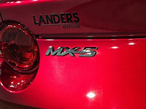 Used 2019 MAZDA MX-5 Miata RF Grand Touring RWD image 29