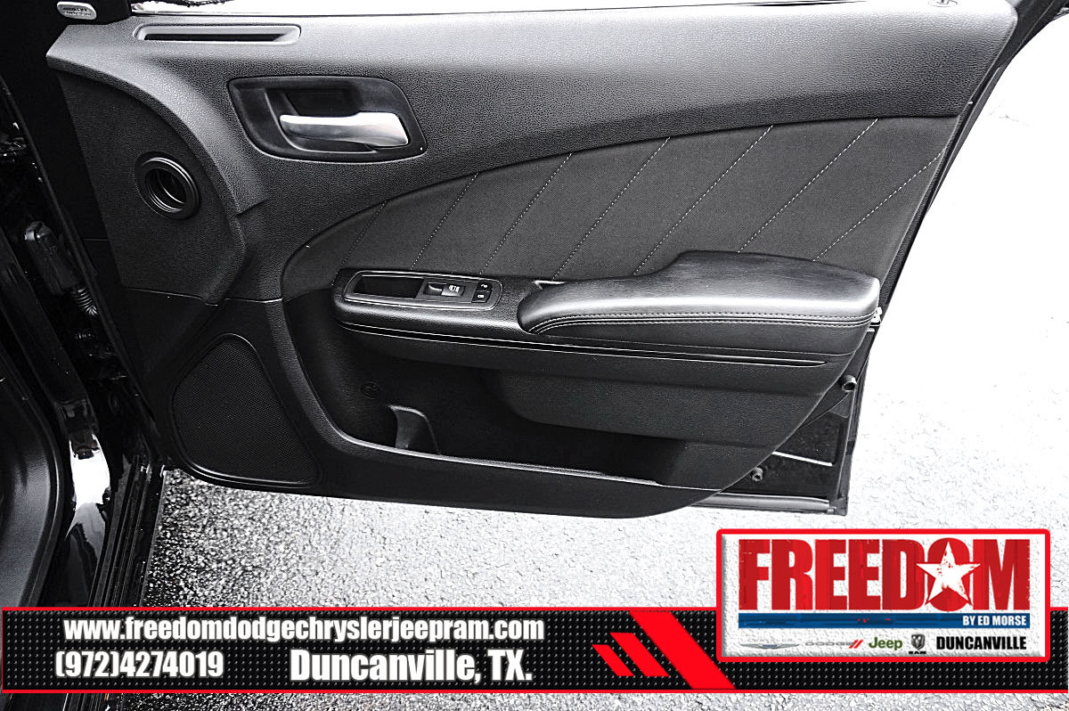 Used 2023 Dodge Charger SXT w/ Blacktop Package RWD image 39