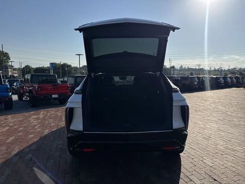 Used 2024 Cadillac Lyriq Luxury RWD image 29