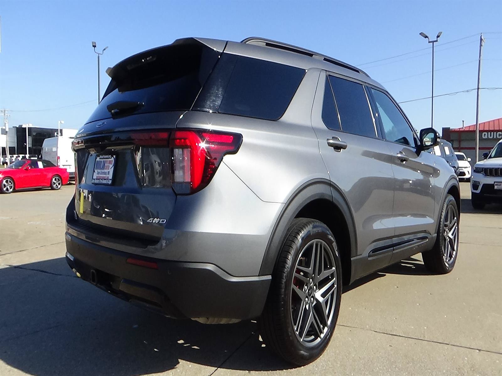 Used 2025 Ford Explorer ST-Line w/ ST-Line Street Pack AWD/4WD image 5