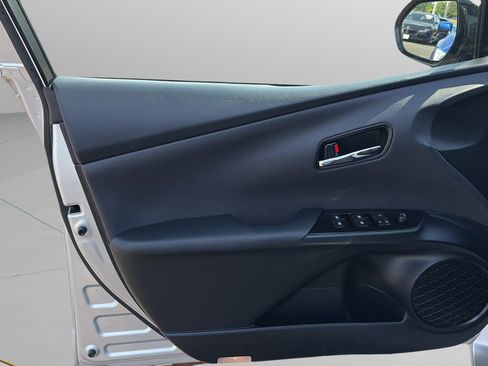 Used 2016 Toyota Prius Three Touring FWD image 10