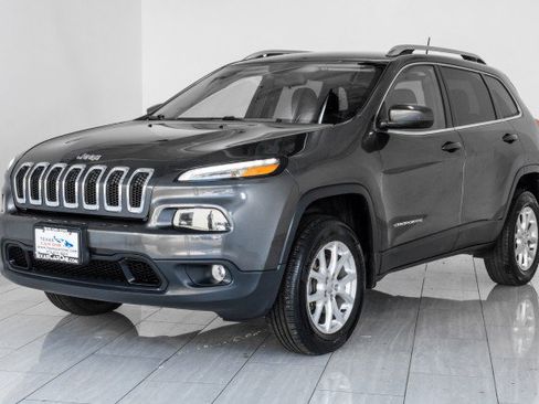 Used 2016 Jeep Cherokee Latitude AWD/4WD image 4
