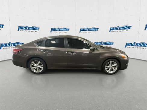 Used 2015 Nissan Altima 2.5 SV w/ Convenience Package FWD image 6