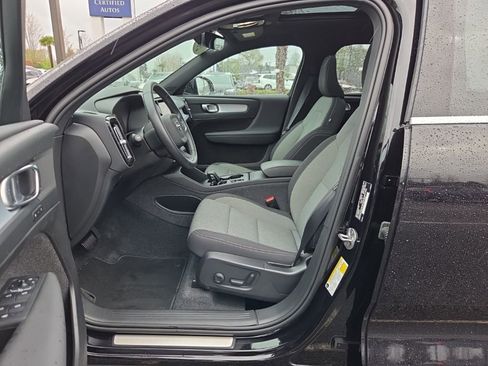 Certified 2025 Volvo XC40 B5 Core AWD/4WD image 4