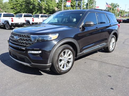 Used 2023 Ford Explorer XLT w/ Equipment Group 202A AWD/4WD image 32