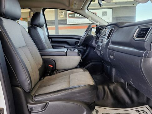Used 2017 Nissan Titan S image 33