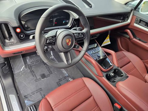 New 2026 Porsche Cayenne S image 4