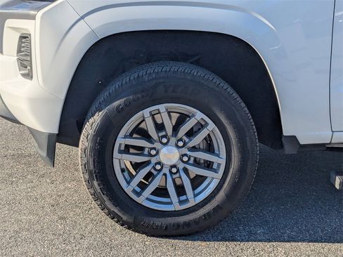 Certified 2024 Chevrolet Colorado LT w/ LT Convenience Package image 11